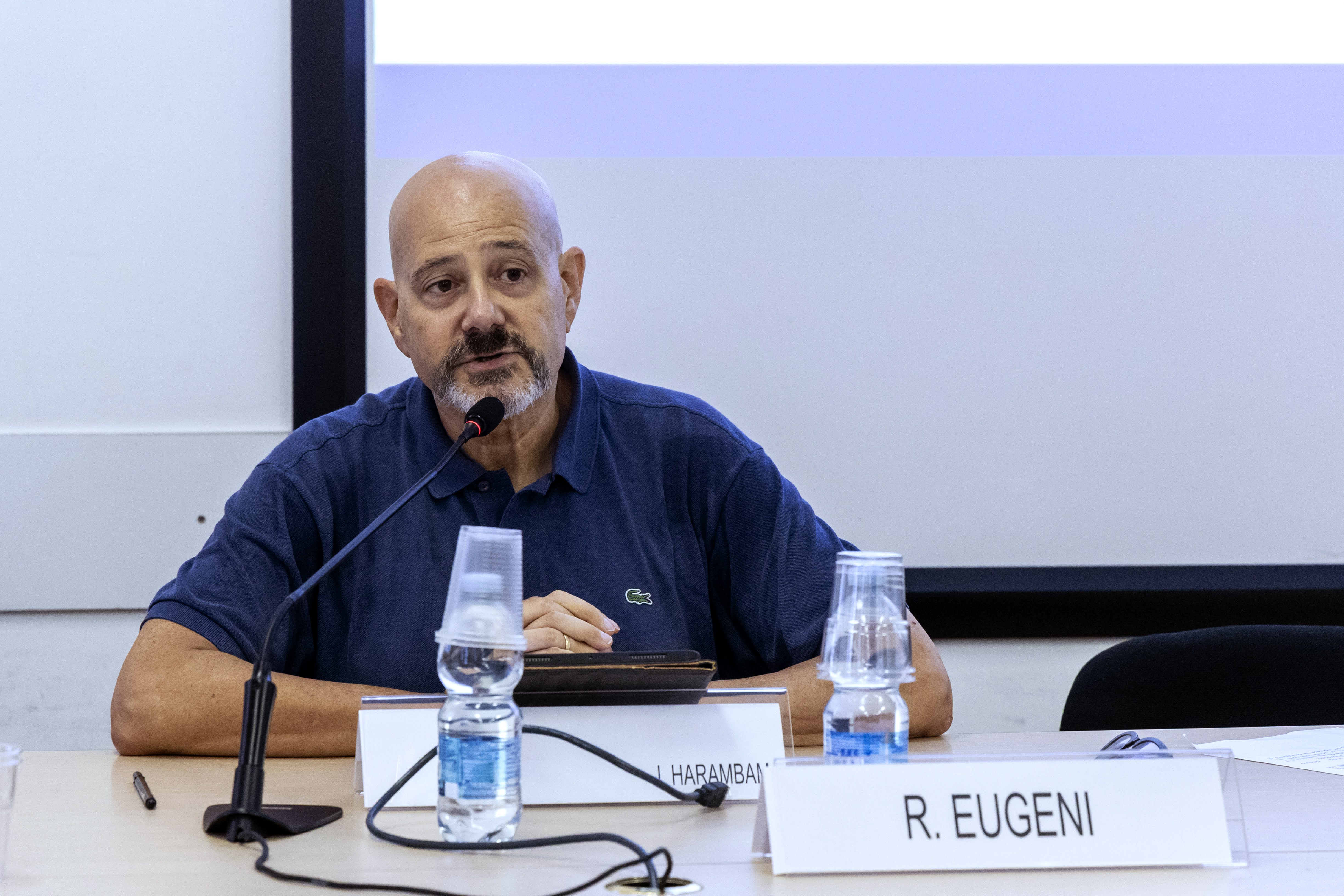 "Comunicare la scienza: mediazioni e mediatori del sapere scientifico nella società complessa". Presentazione dei risultati finali del progetto di ricerca D.3.2/2022 dedicato allo studio del ruolo di media, piattaforme e attori sociali nella comunicazione pubblica della scienza.
Saluti istituzionali e introduzione della giornata del Prof. Piermarco Aroldi e del Prof. Ruggero Eugeni.
Keynote speeches del Prof. Jaron Haramban e del Prof. Paolo Volonté. 
A seguire tavole rotonde con Simone Tosoni, Gaia Amadori, Federico Neresini, Maria Francesca Murru, Irene Picardi e Paolo Gomarasca.